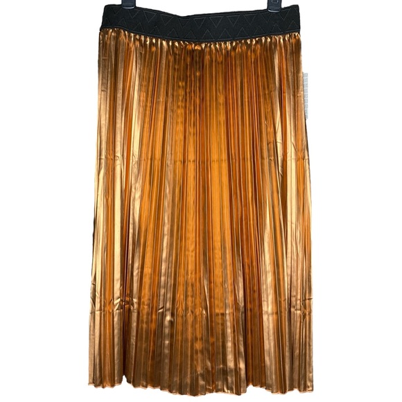 LuLaRoe Dresses & Skirts - Elegant Gold Pleated Skirt